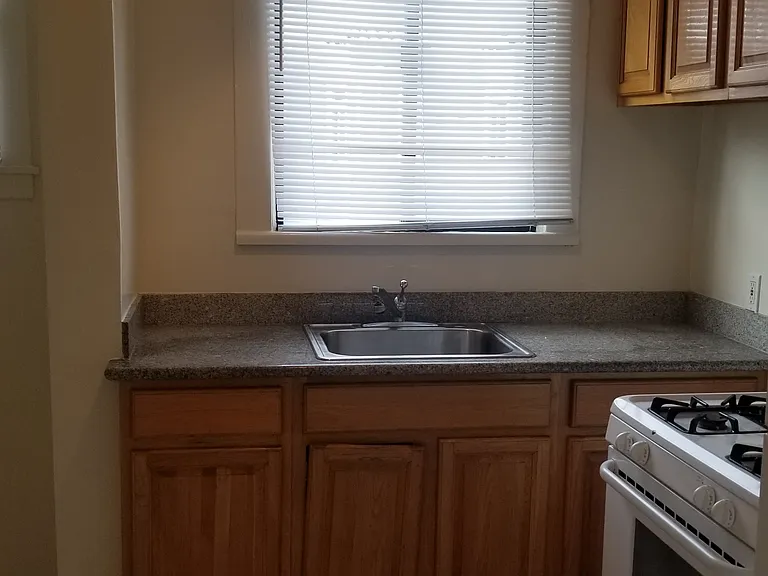 1385 Pine St #11 — Photo 2