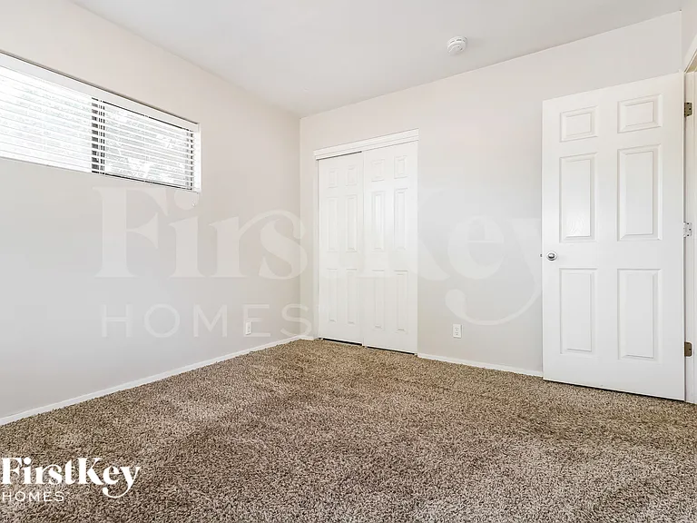 7156 N 17th Dr — Photo 11