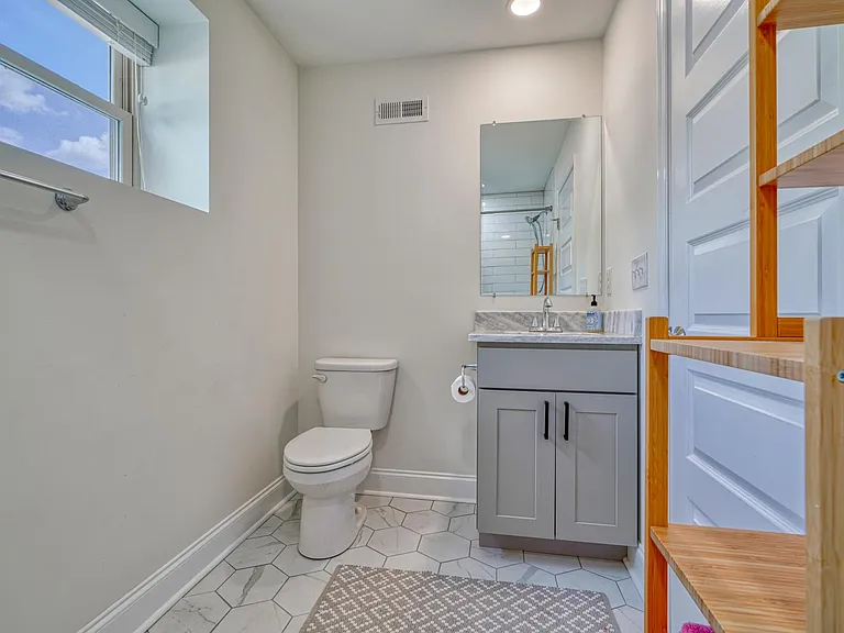300 S Clinton St — Photo 28