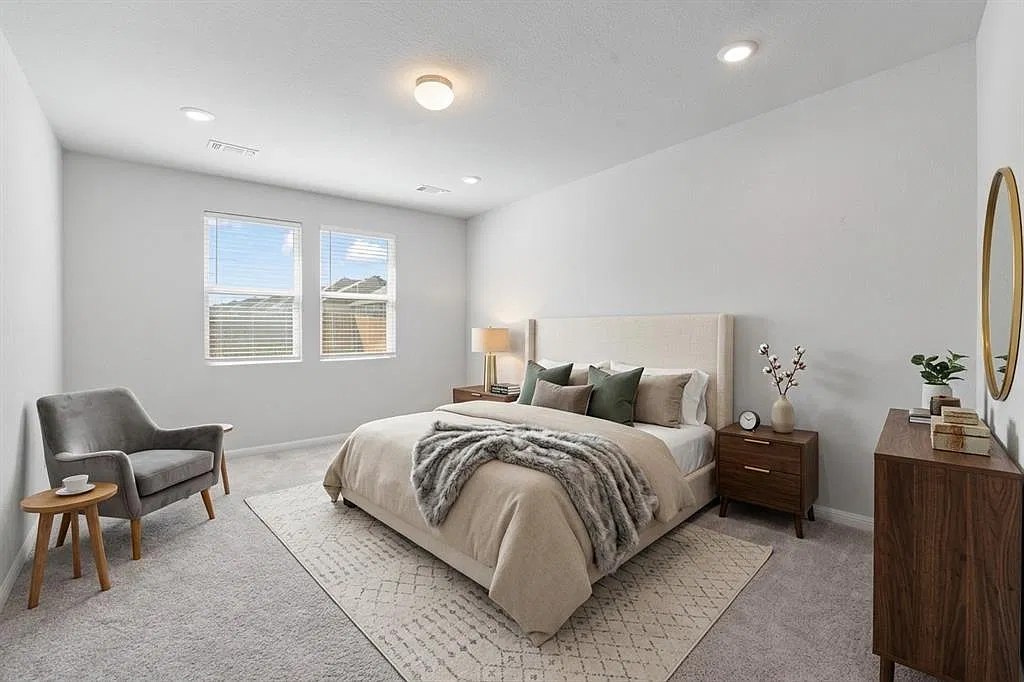 4 bed, 3.5 bath, 2558 sqft, $2,450 — Photo 4
