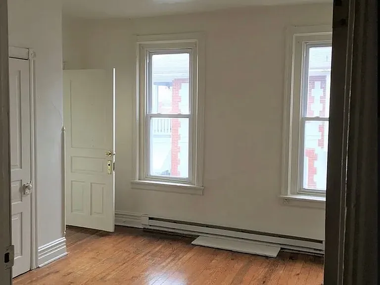 Student Housing 5 bedroom House Available Now & 2026-2027 School Year! — Photo 21
