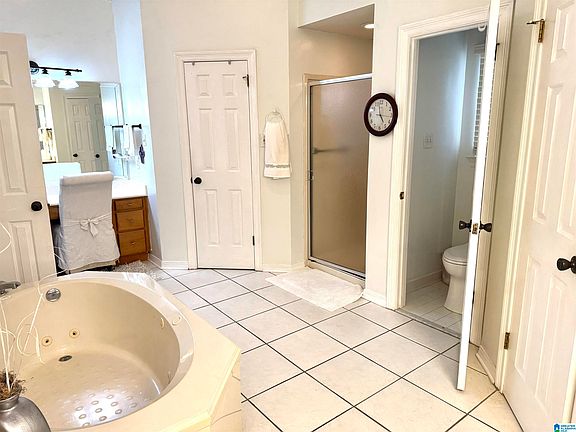 5th image of 2902 Blue Ridge Dr W