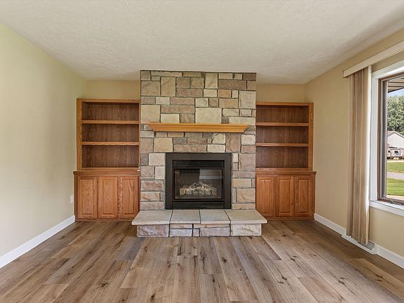 5th image of 53097 Old Farm Rd