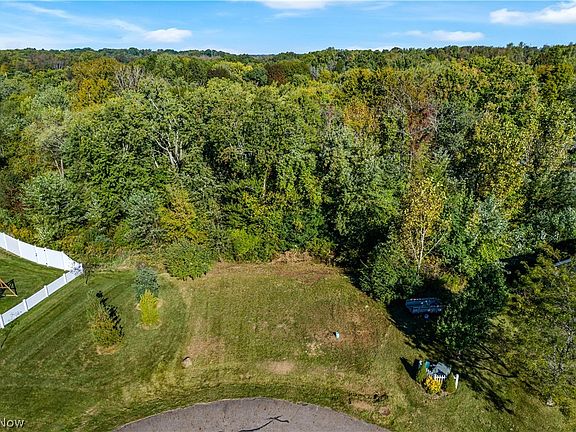 3rd image of Lakeview Dr