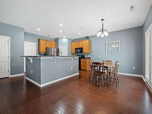 3rd image of 302 Wynfield Forest Dr