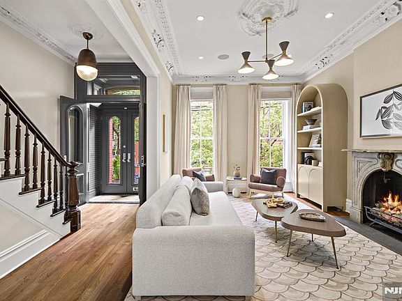 4th image of 157 10th St