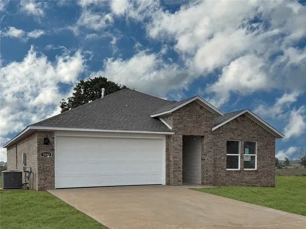 3000 Laredo Ln, Gravette, AR 72736