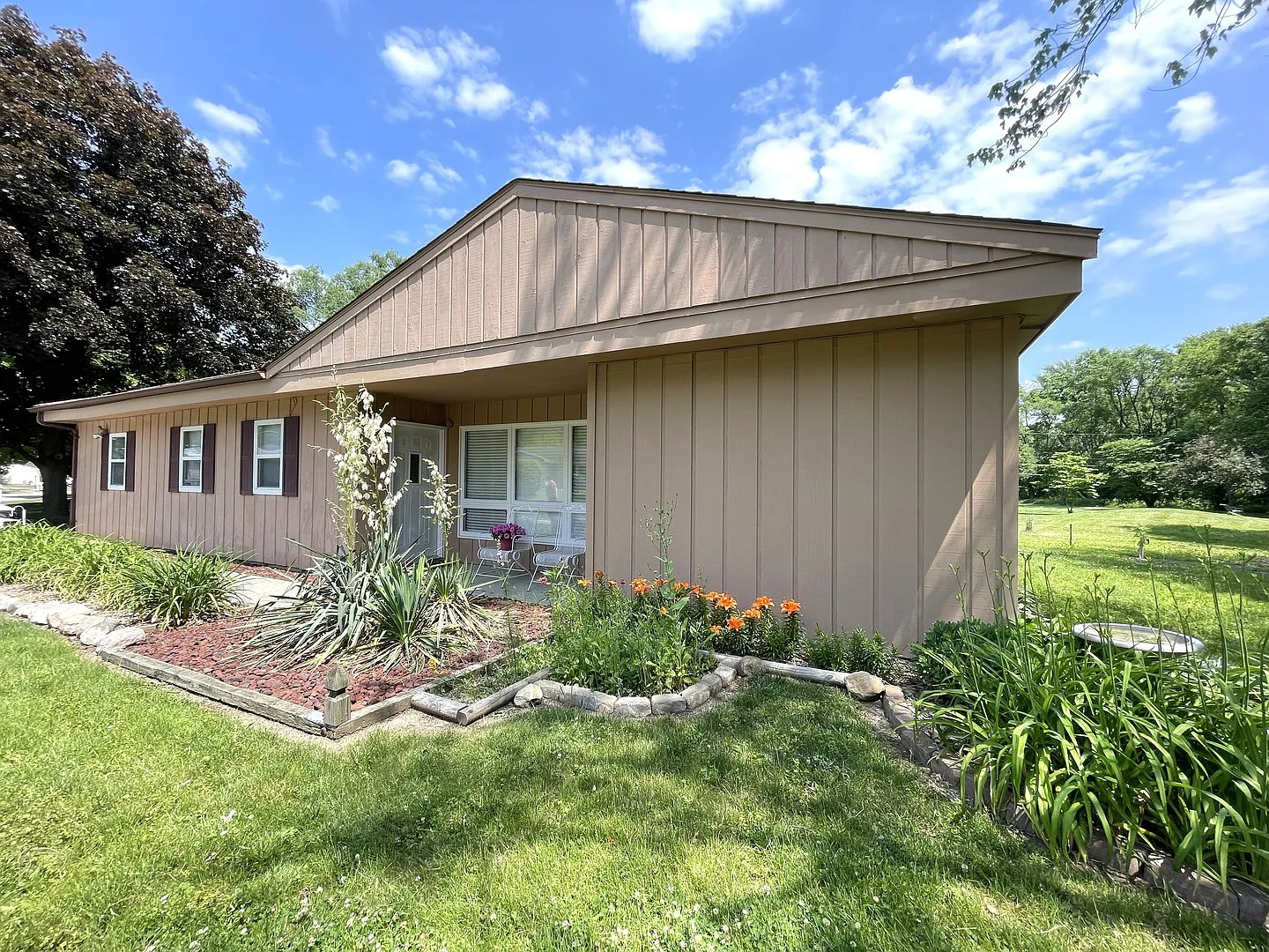2106 Cypress Dr photo 1
