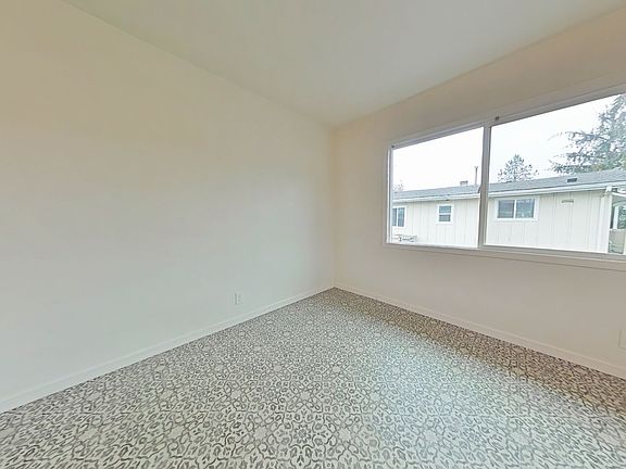3rd image of 930 NW Sequoia Ave #0