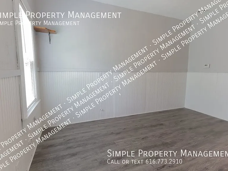 242 Page St NE #2 — Photo 2