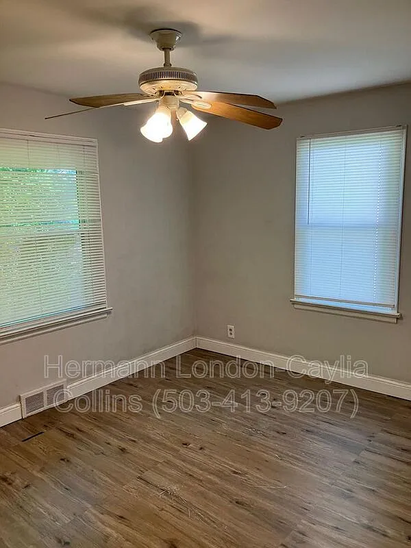 3 bed, 1.0 bath, 912 sqft, $1,375 — Photo 4