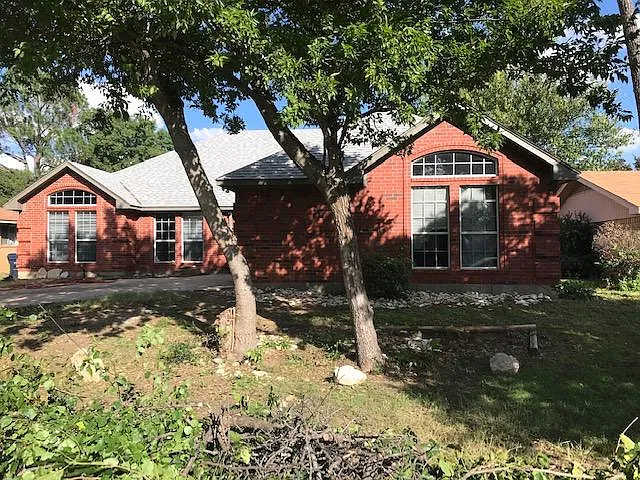 3 bed, 1856 sqft, $2,000 — Photo 1