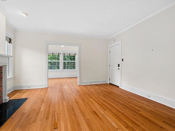 5th image of 1127 Richmond Rd APT 4