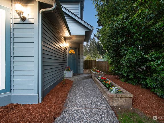 4th image of 2707 SE Briarwood Drive