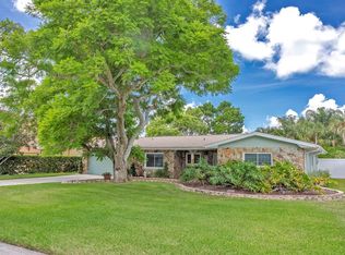 546 Lois Ln, Belleair Bluffs, FL 33770