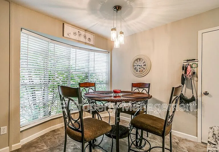 512 Stallion Ln — Photo 6