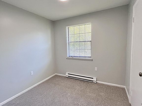 5th image of 501 E Walnut St APT 1