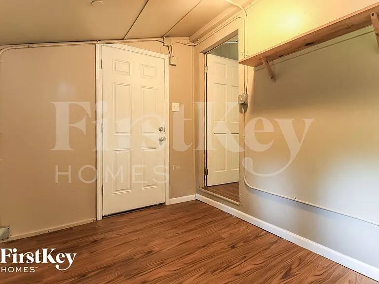 67 Austin Ave — Photo 12