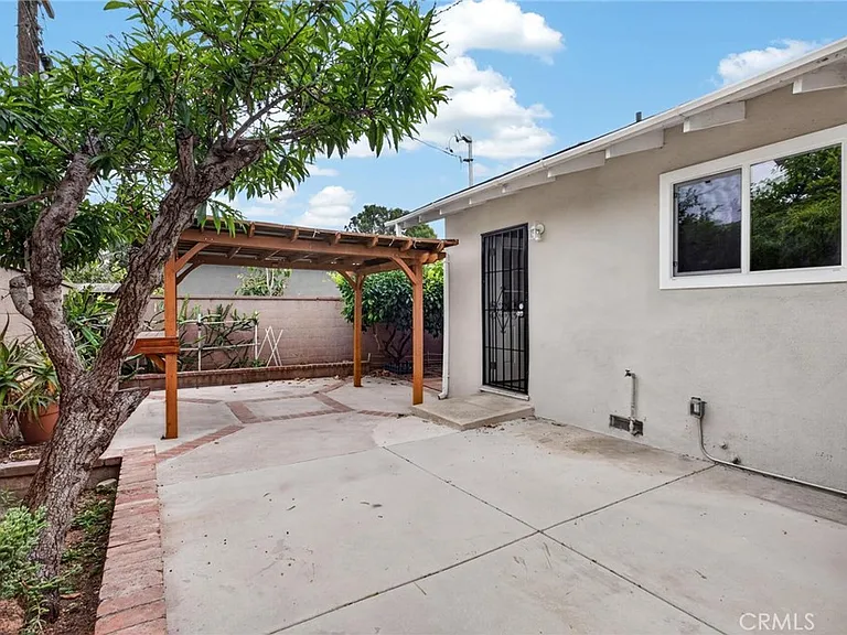 13808 S Catalina Ave — Photo 29