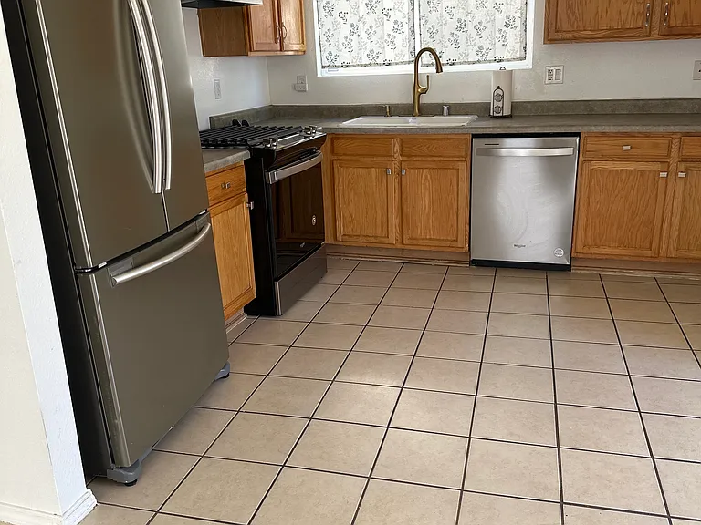 6160 Park Hill Ave NW — Photo 3