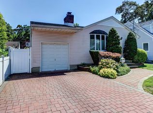 2478 Grand Ave, Bellmore, NY 11710