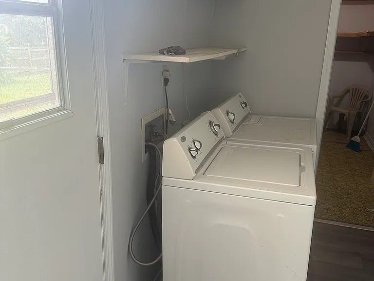 1185 Greenbrier Blvd — Photo 7