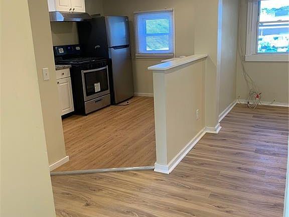 3rd image of 28 Roosevelt St