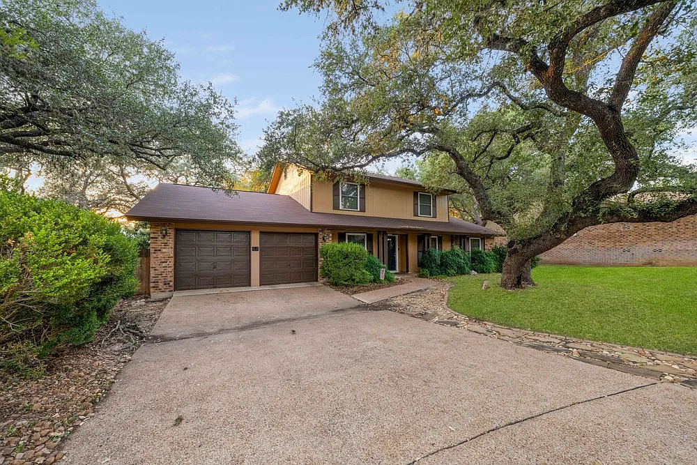 Elegant 4-Bed Home with Designer Upgrades, Spacious Yard & Top-Tier Comforts 15103 Mule Tree, San... — Photo 1