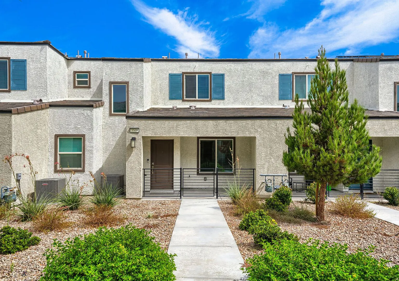 Stylish 3-Bedroom Townhome with Garage & Community Amenities! — Photo 1