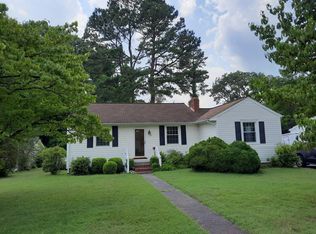 9 Commodore Dr W, Newport News, VA 23601