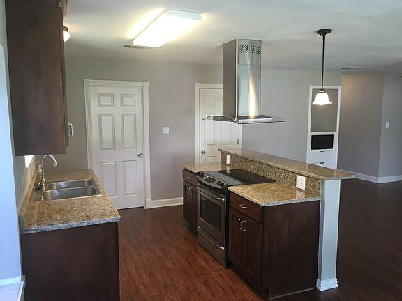 3rd image of 13422 Wakewood St