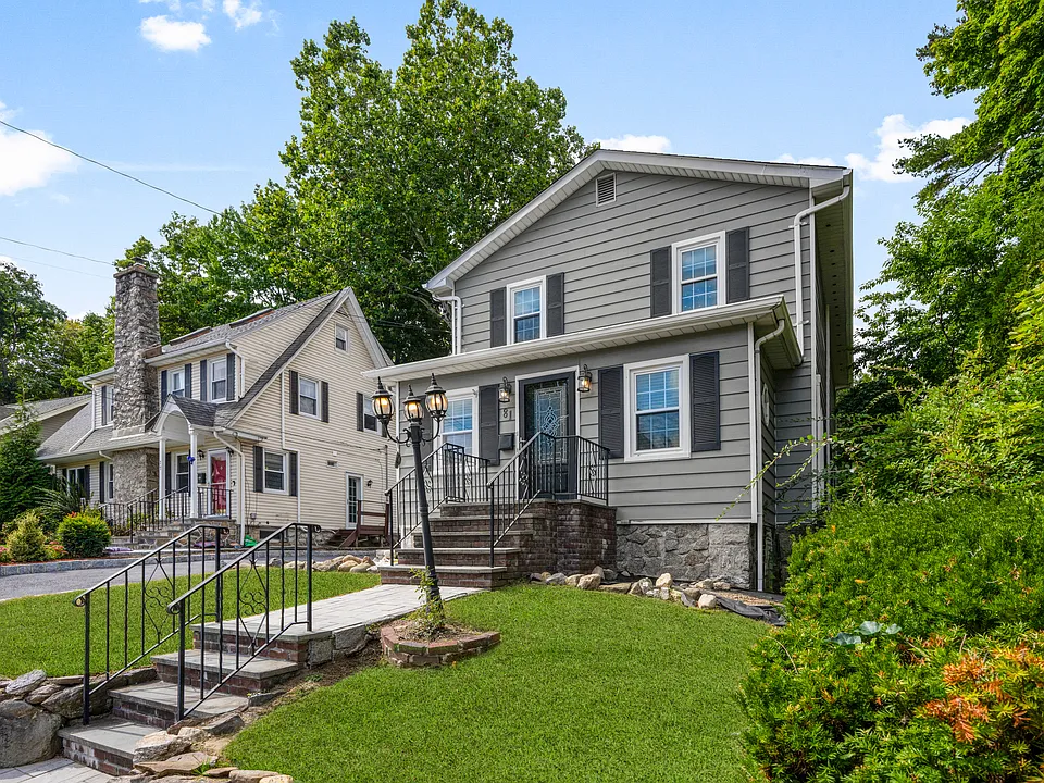 81 Chestnut Ave