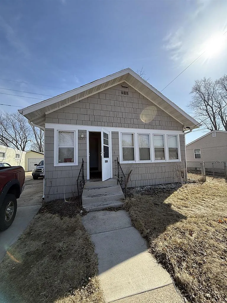 1627 Sherman Avenue photo 1