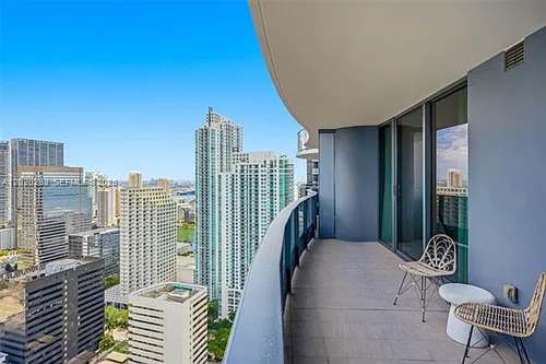 1000 Brickell Plz Photo 1