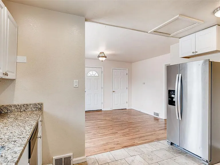 3400 Dexter St — Photo 10