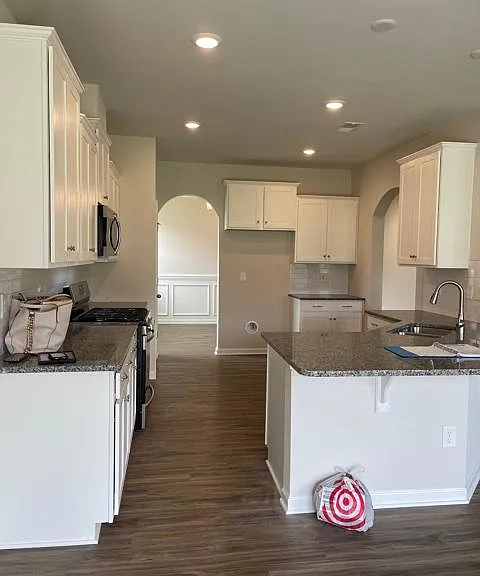 13516 Napoleon Dr — Photo 2