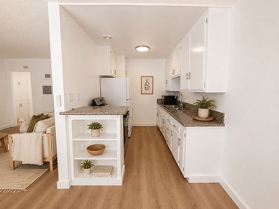 4th image of 3333 Mentone Ave APT 2