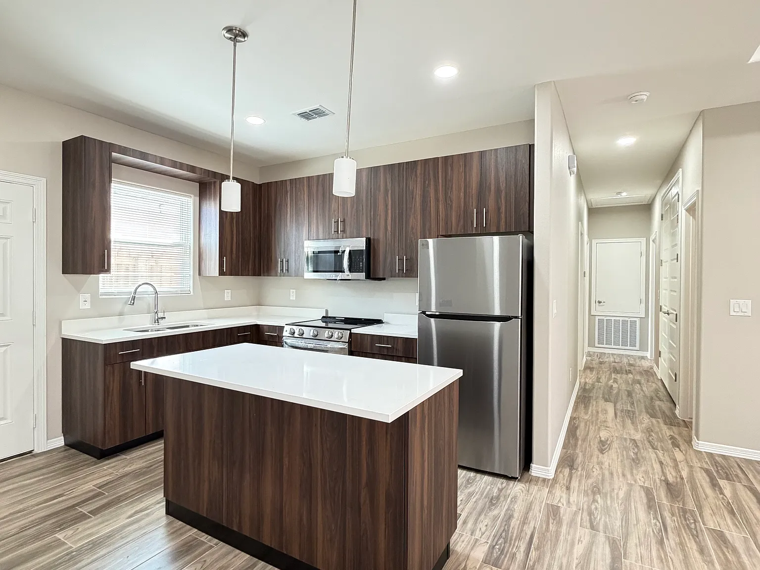 3 bed, 1142 sqft, $1,450 — Photo 4