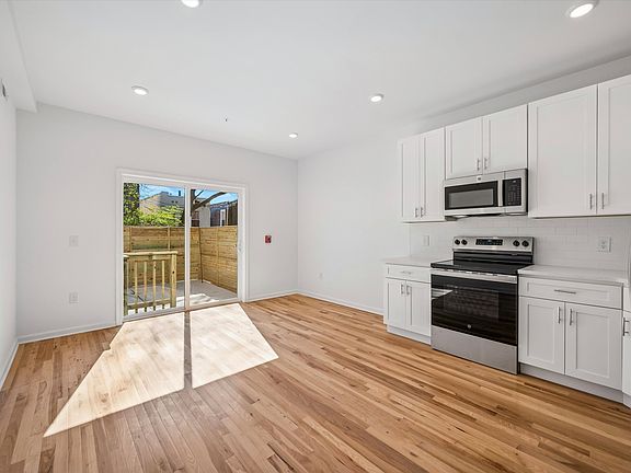 5th image of 1645 N Marshall St #1