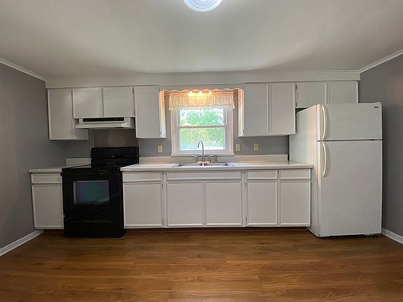 3rd image of 145 Cherry St