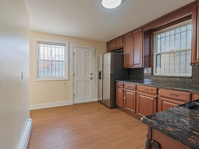 337 Summit Ave #1 — Photo 2