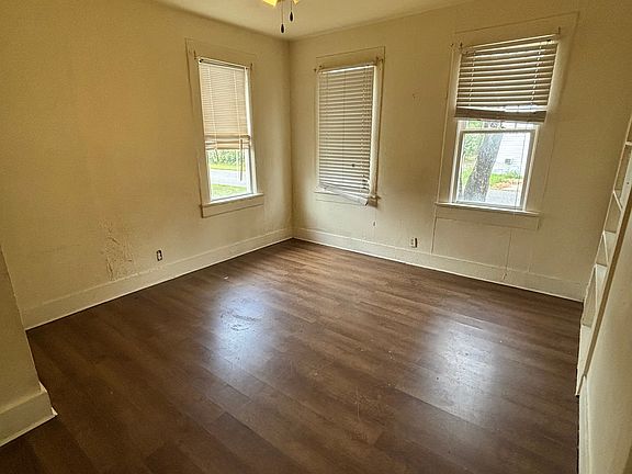 4th image of 1112 Peach St