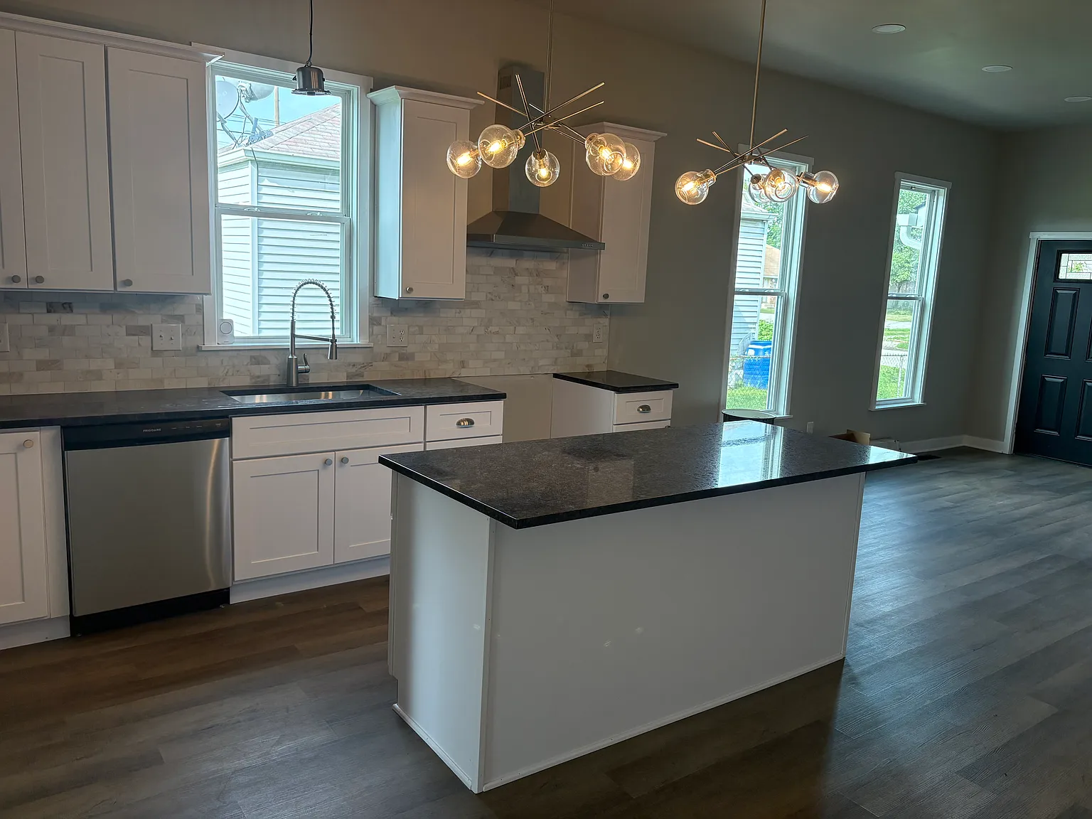 3 bed, 1284 sqft, $2,200 — Photo 3