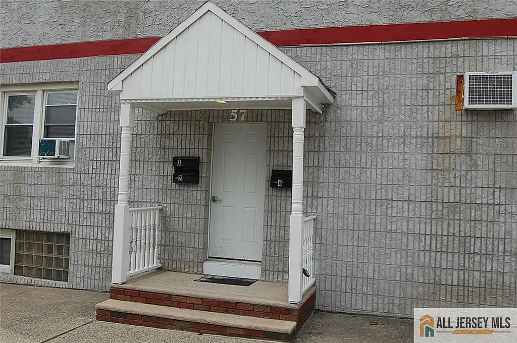 2 bed, 1.0 bath, $2,100 — Photo 2
