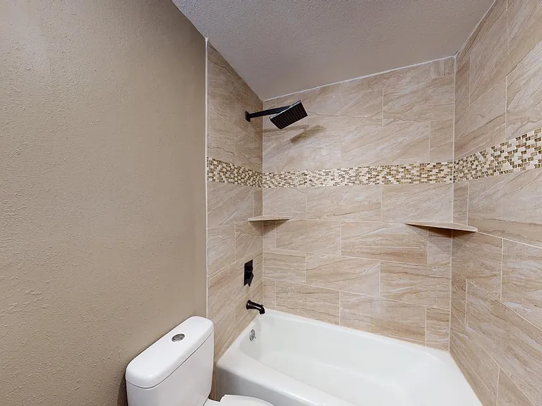 204 Monaco Dr — Photo 18