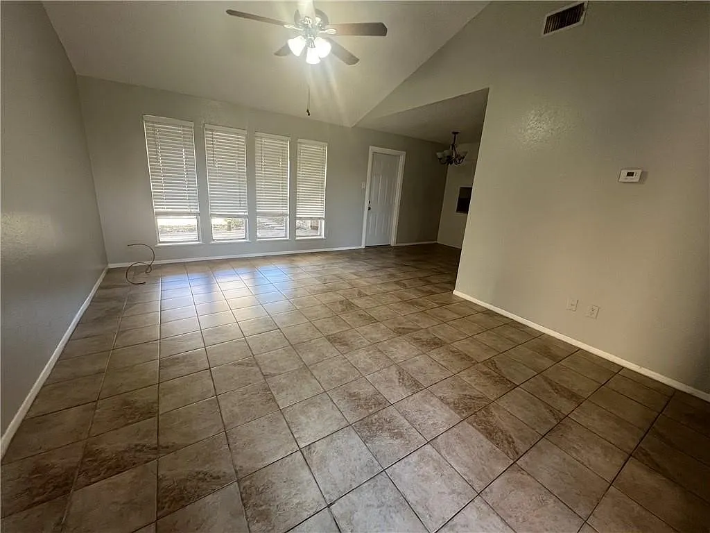 Building Photo - 5026 Meandering Ln #A