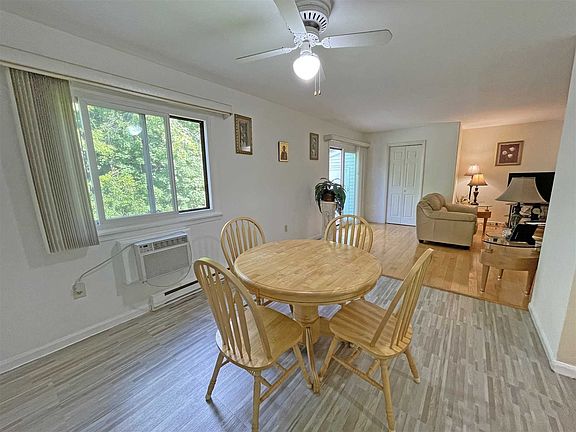5th image of 33 Scarborough Ln