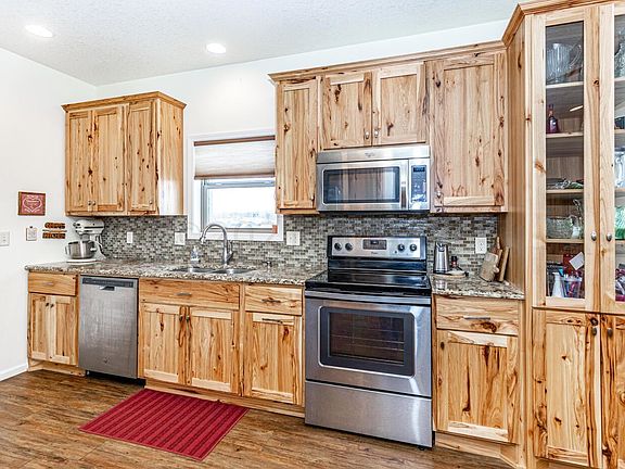3rd image of 311 Park View Dr