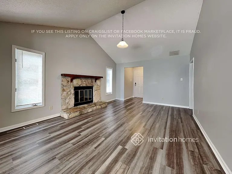 1108 Oakview Rd — Photo 4