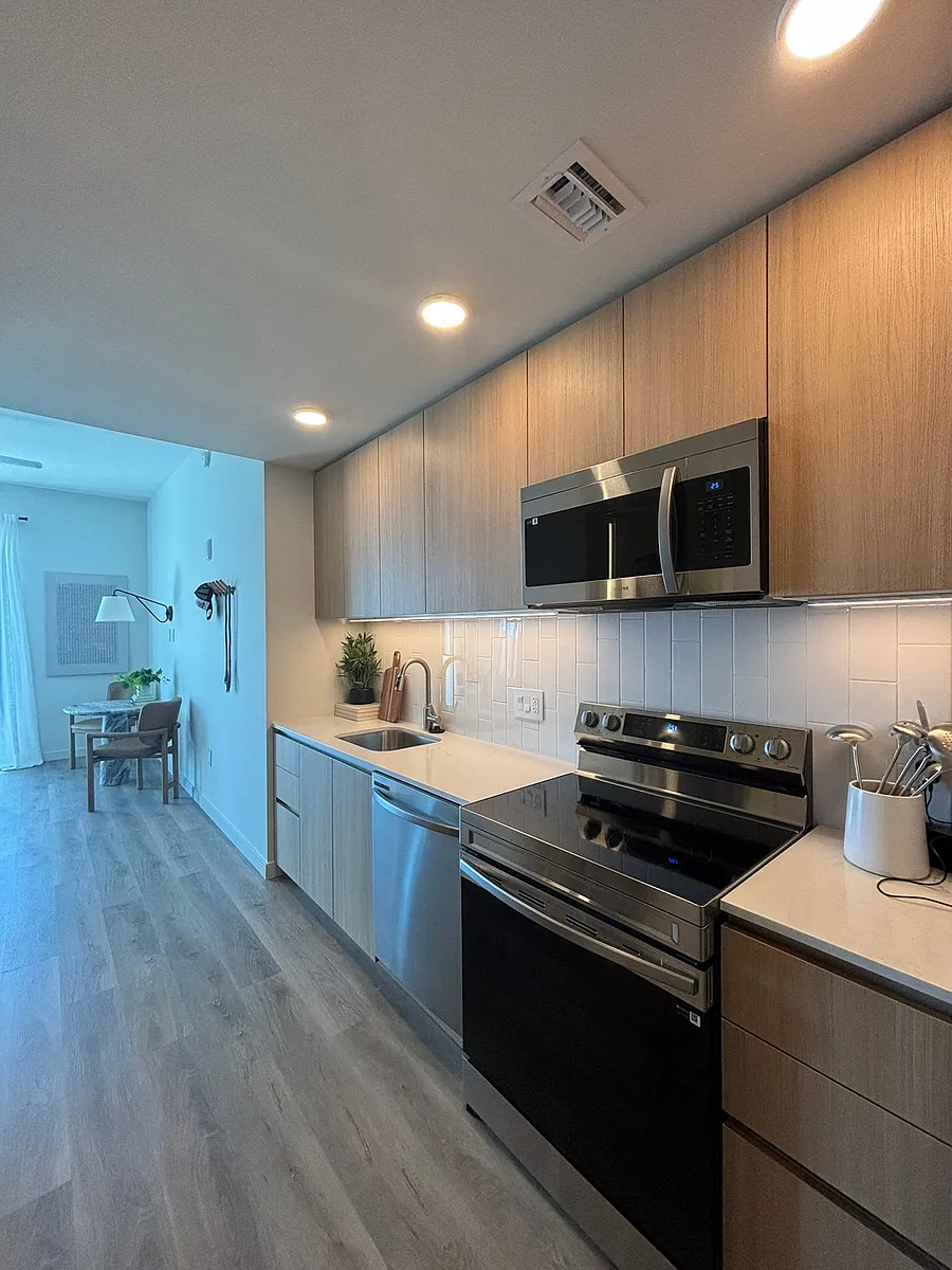 Building Photo - 92 NW 29th St #408
